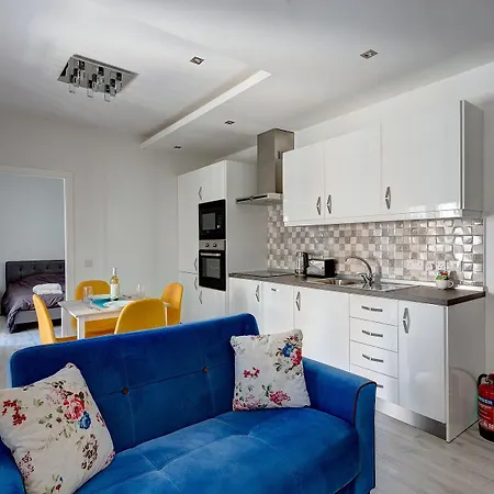 Modern Just Off The Promenade Sliema