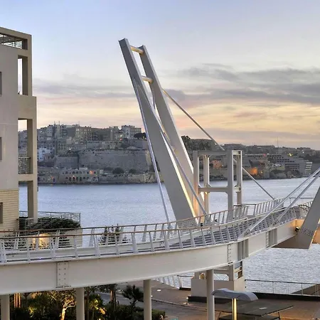 Modern Just Off The Promenade Sliema