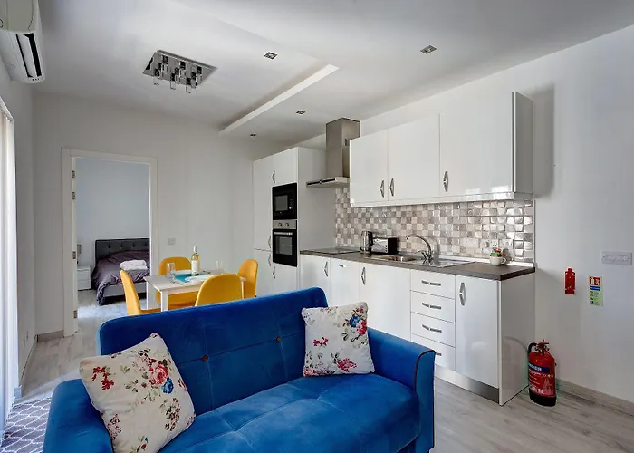 Modern Just Off The Promenade Sliema