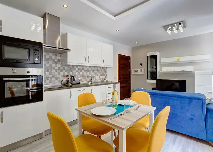 Modern Just Off The Promenade Apartamento