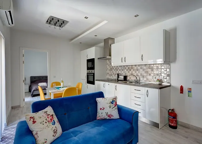 Modern Just Off The Promenade Apartamento