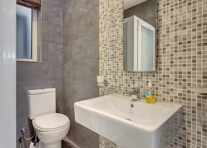 Modern Just Off The Promenade