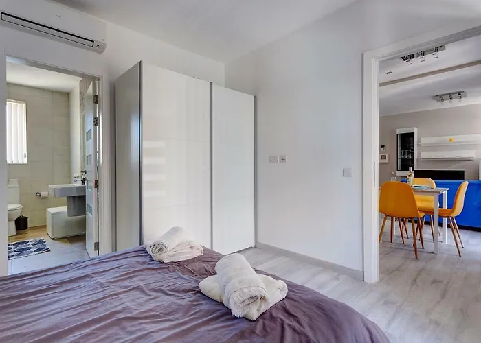 Modern Just Off The Promenade