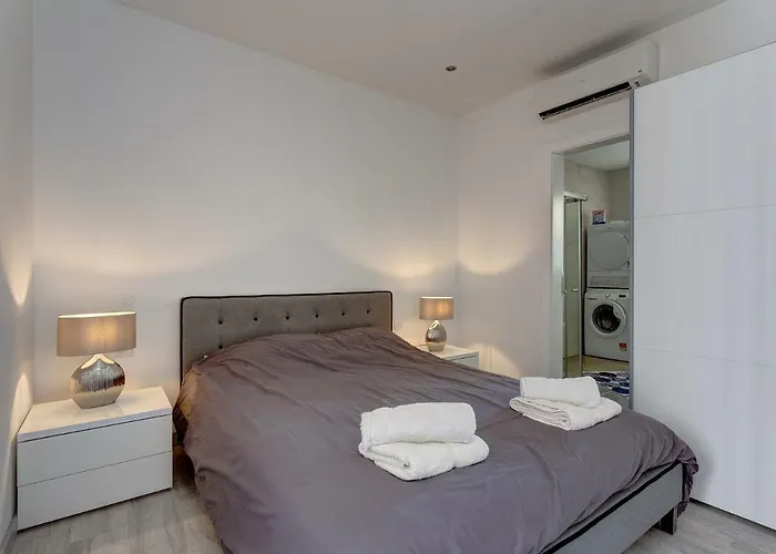 Modern Just Off The Promenade Sliema